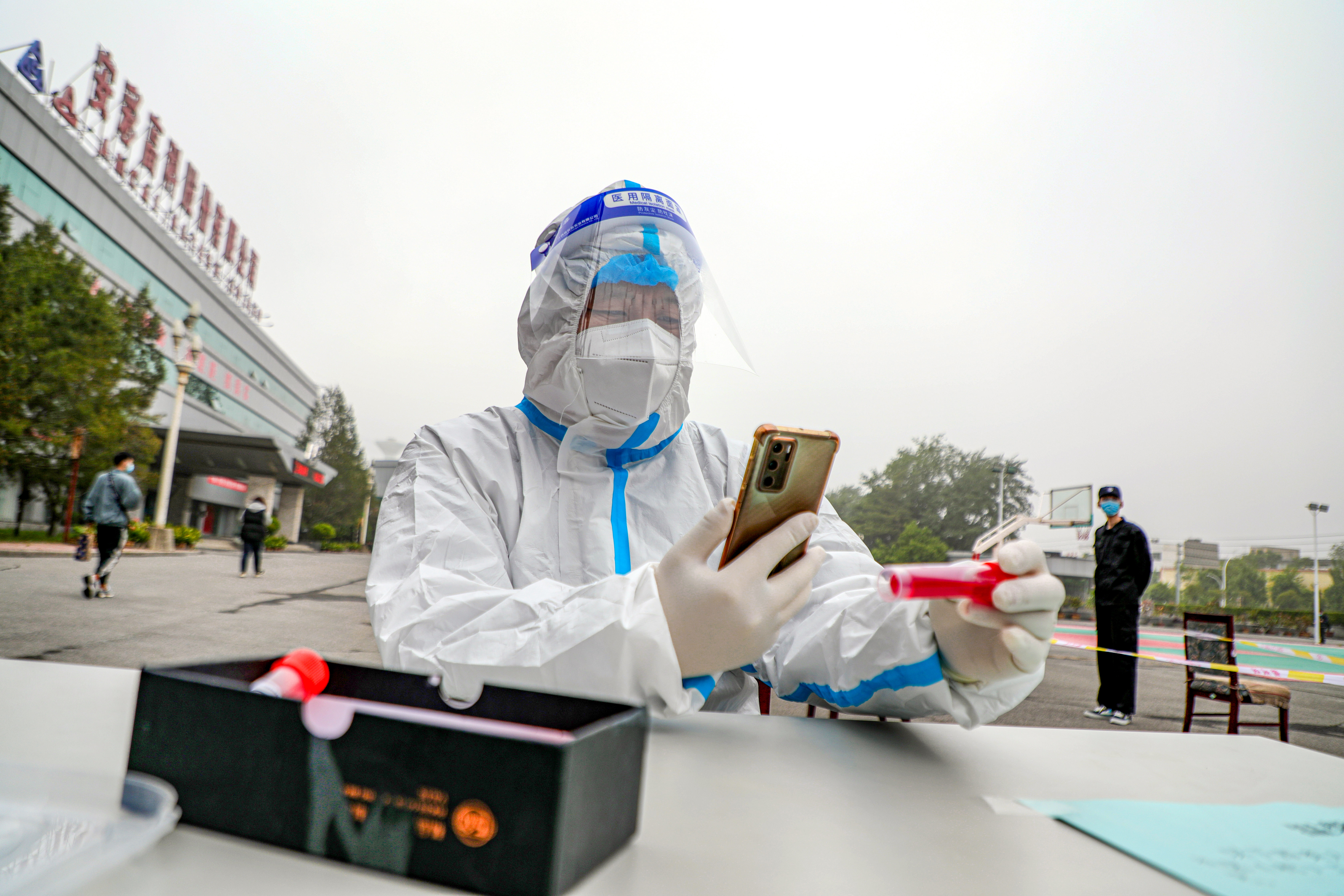 安彩高科：抗疫路上，從來都是“雙向奔赴”！